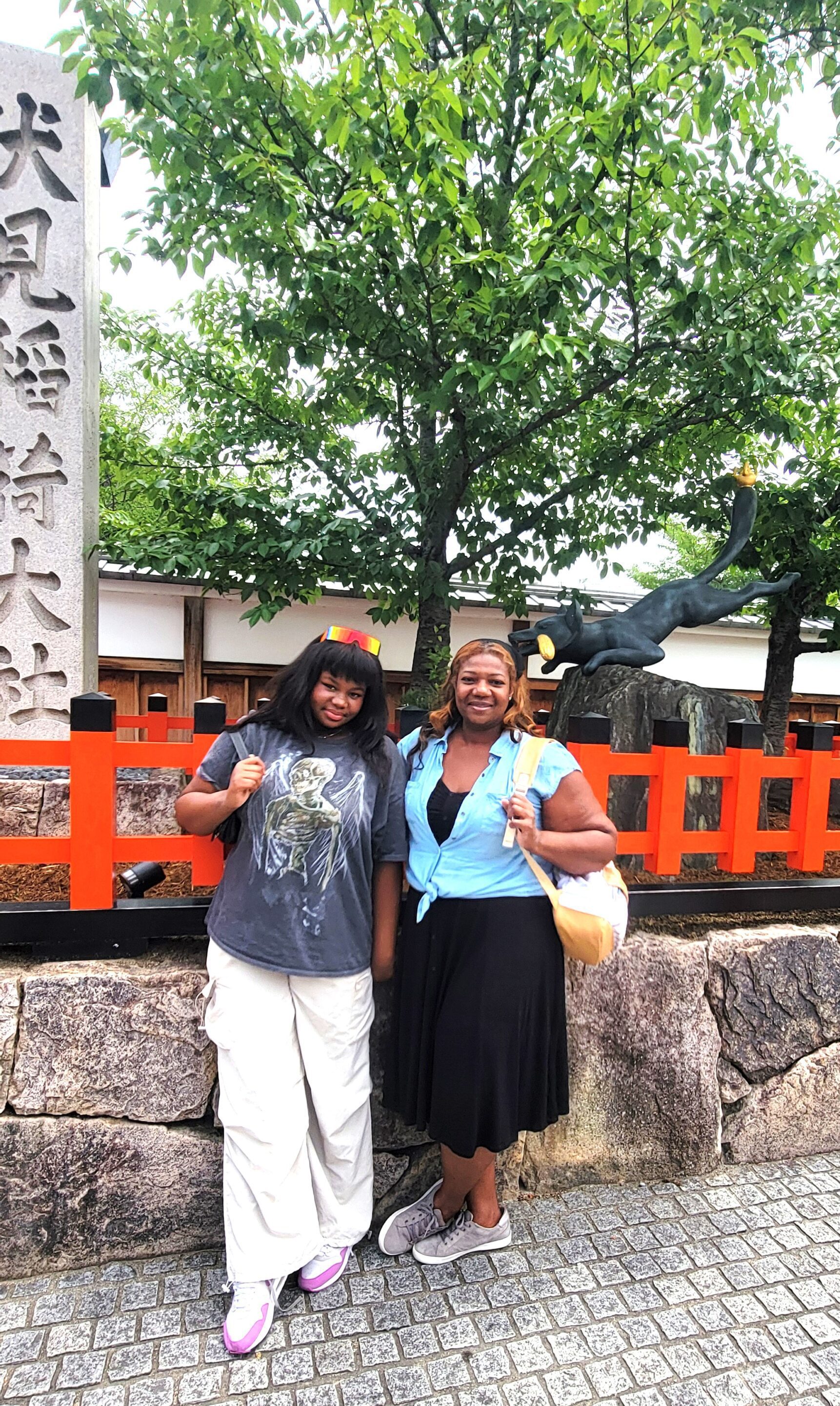 Toni and her daughter in front of Fushimi Inari Taisha, Kyoto Japan