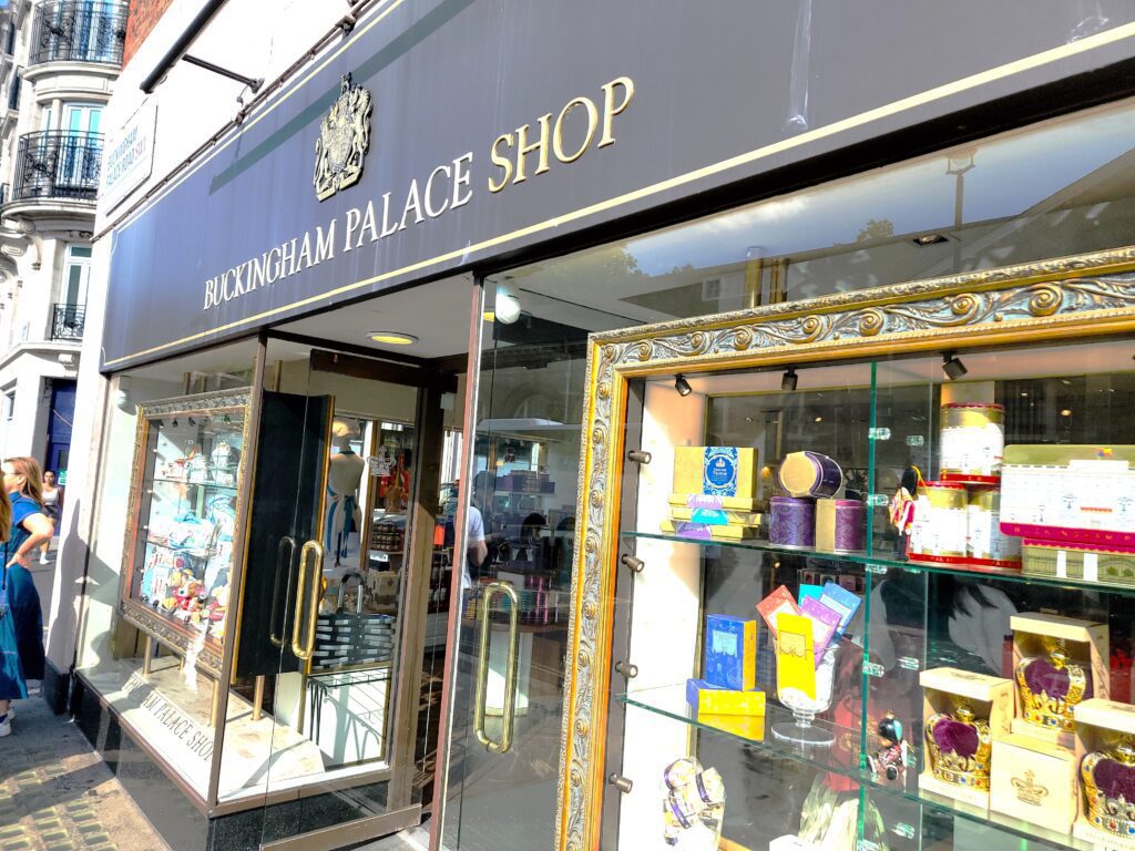 Shopping on Buckingham Palace Road London
